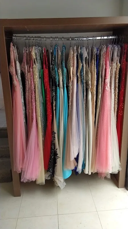 Adriana Justen Trajes de Festas — Outros em Taubaté