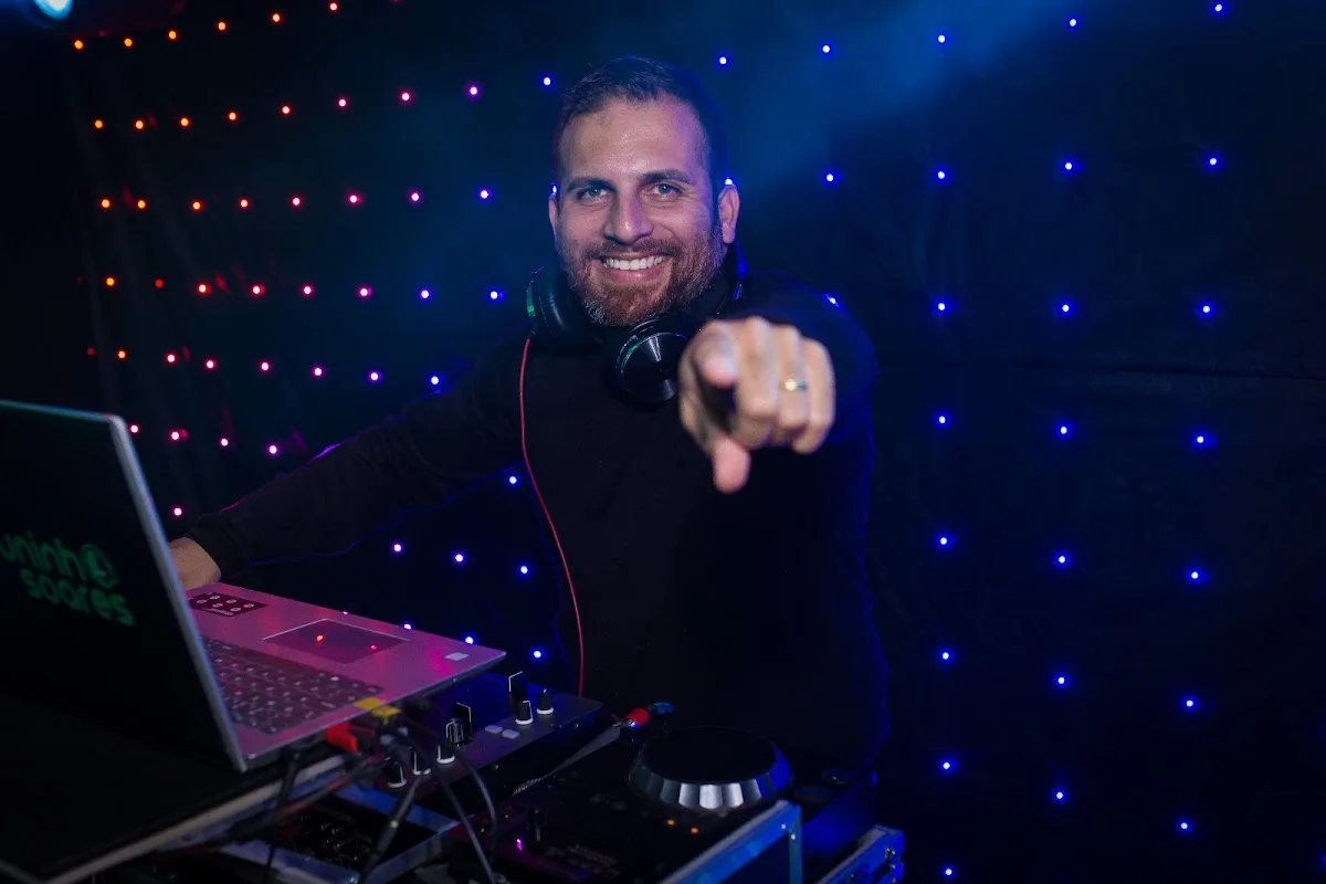 DJ JUNINHO SOARES - FESTAS DE CASAMENTOS, DEBUTANTES, FORMATURAS E CONFRATERNIZAÇÕES — Música / DJ / Som em Jacareí