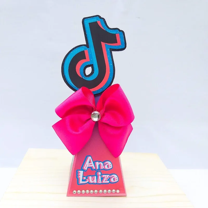 Venícia Gomes Personalizados — Bolos e Doces em Pindamonhangaba