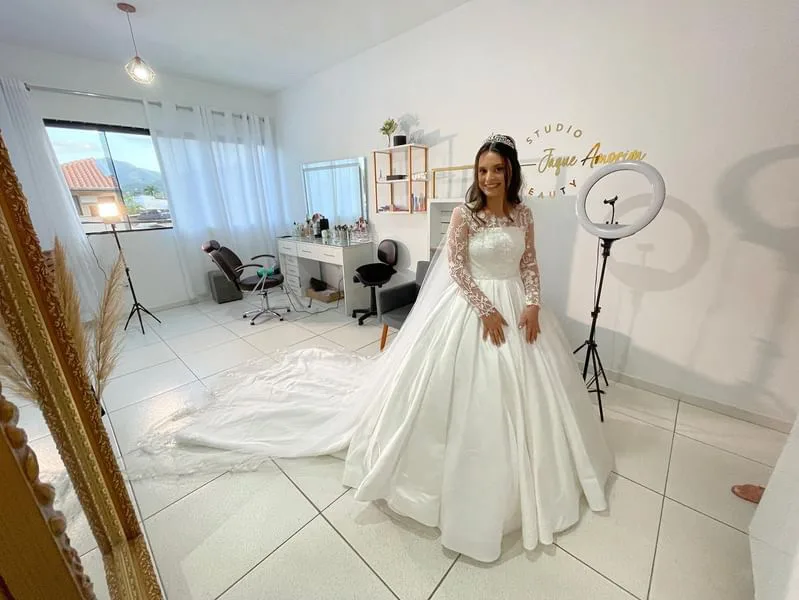 Vitória Santos estilista de noivas e moda festa — Outros em Ubatuba